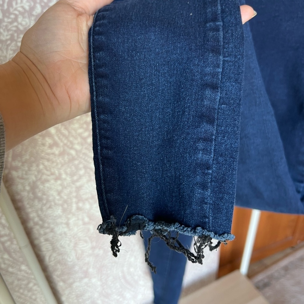 Free People Denim Jeggings in Medium Wash with Distressed Ankle No Button - Picture 3 of 6